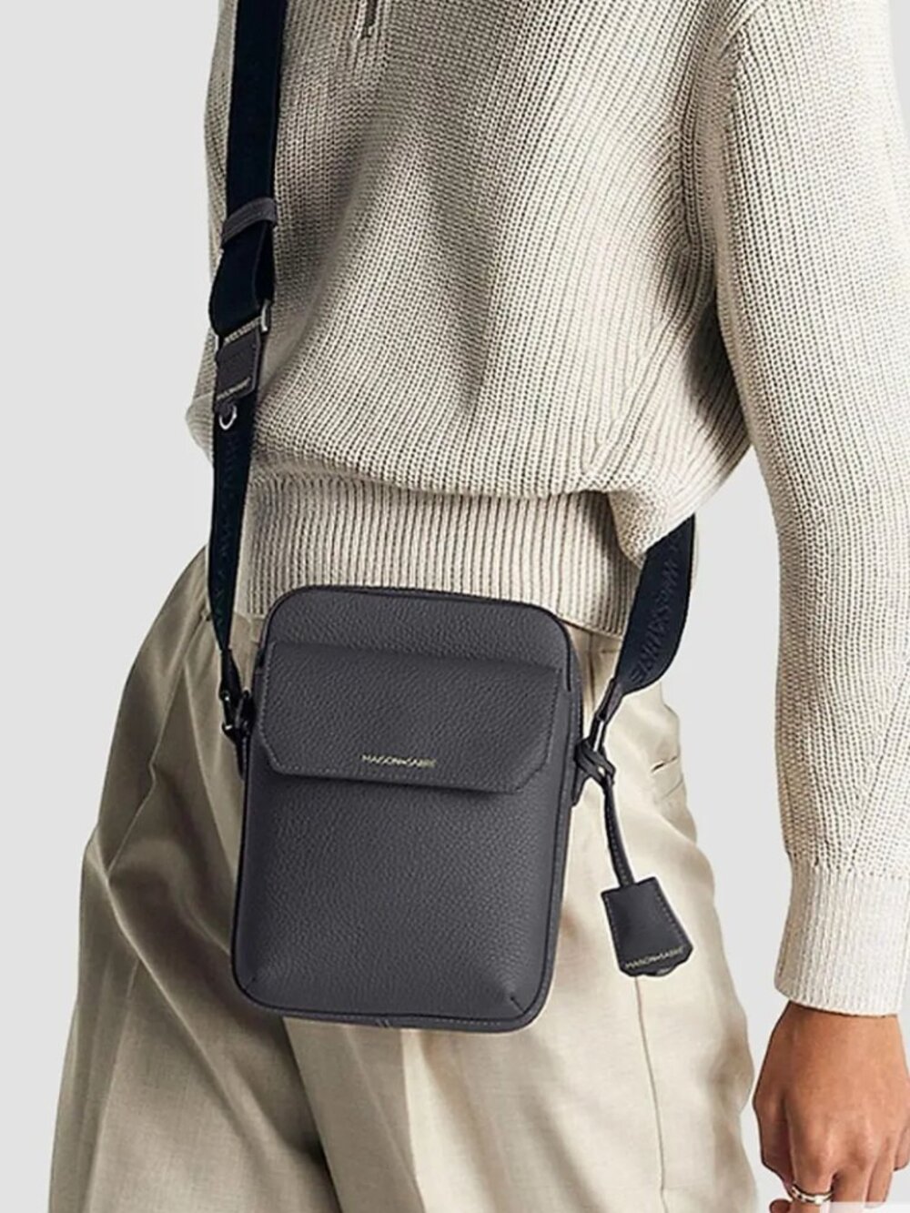 Maison de Sabre Small Messenger "LIKE NEW"